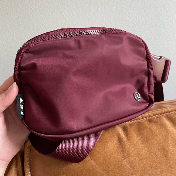 lululemon athletica everywhere belt bag red Merlot 1L